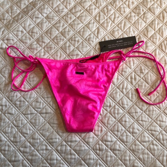 Vinca Pitaya Floral Bottom - Picture 3 of 3